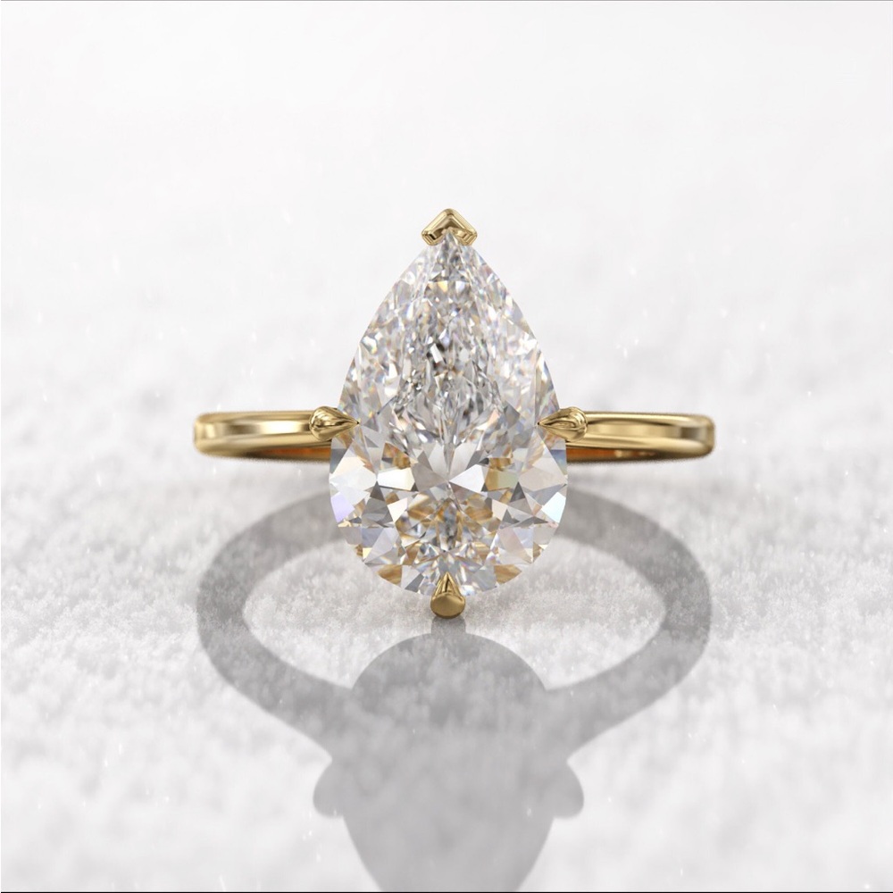 ENGAGEMENT RING - Picture 3 of 7